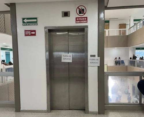 Elevador en un hospital del IMSS, que cuenta con mil 136 ejemplares de diversas marcas en sus instalaciones. Foto redes sociales