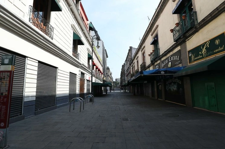 Establecimientos cerrados en el Centro Histórico de la Ciudad de México. Foto Yazmín Ortega Cortés