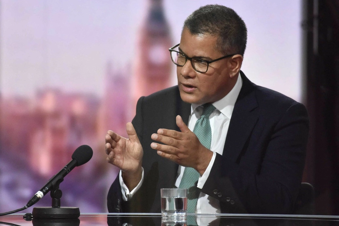 Queda todavía "mucho trabajo por hacer" antes de la crucial conferencia sobre el clima en Glasgow, destacó su presidente, Alok Sharma, al término de una reunión preparatoria de esta COP26, en Milán. Foto Jeff Overs / BBC / Afp