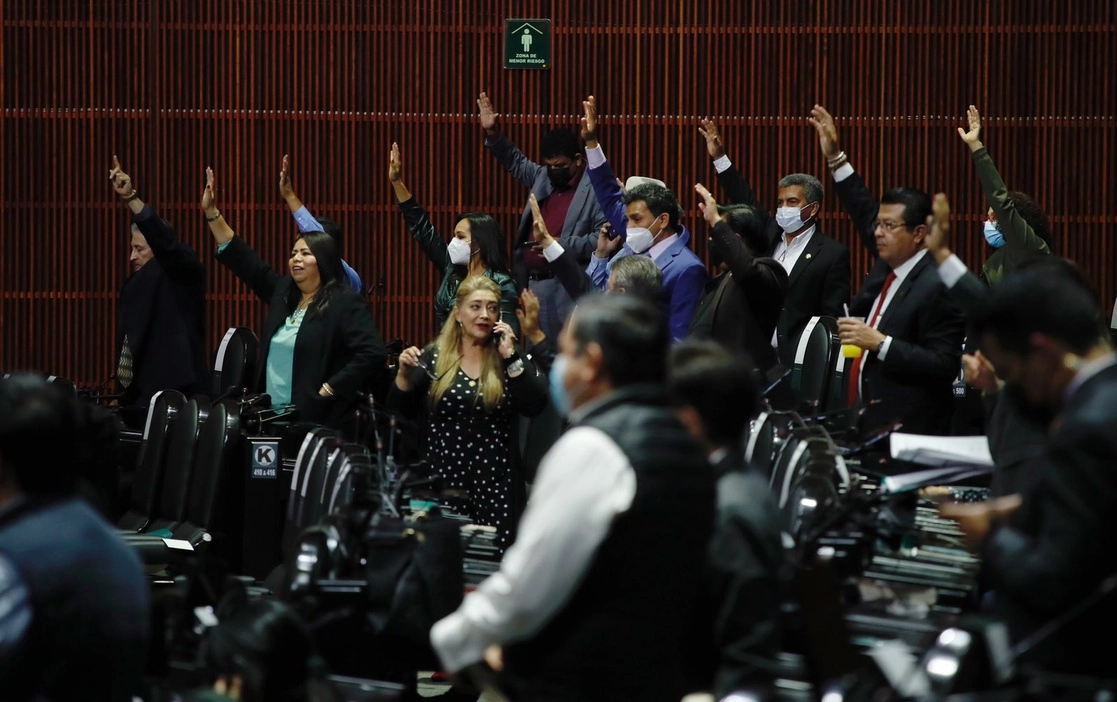 Votación en San Lázaro durante el debate de la miscelánea fiscal, ayer. Foto Cristina Rodríguez