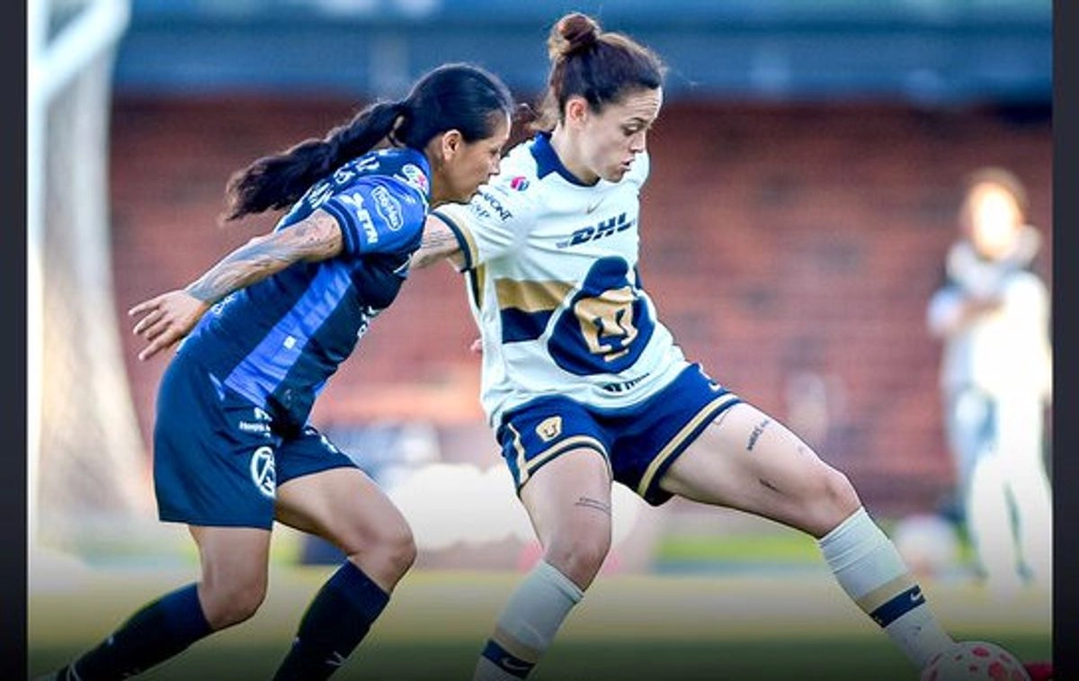 Una de las jugadas del encuentro deportivo. Foto