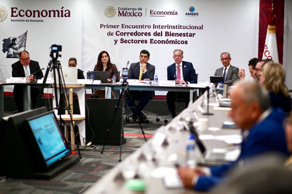 Marco Del Prete fue enfático al indicar que en Querétaro no solo se ha impulsado la agenda económica y de desarrollo y bienestar social, sino que también se promueve de manera constante una agenda ambiental centrada en descarbonizar la economía y combatir el cambio climático. Foto cortesía.