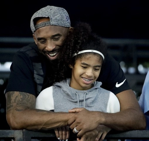 Kobe Bryant, leyenda de la NBA ty su hija fallecieron este domingo en un accidente aéreo cerca de Los Ángeles. Foto Ap 