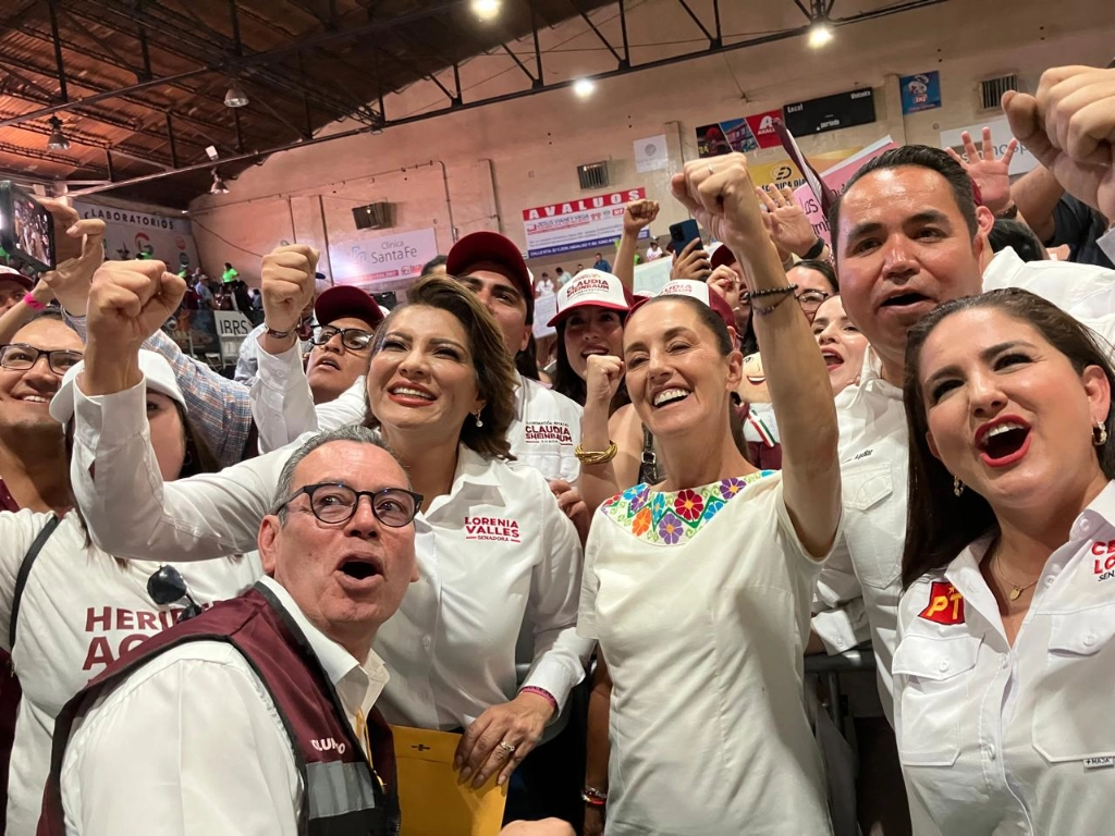 La candidata presidencial de Sigamos Haciendo Historia, Claudia Sheinbaum durante el evento. Foto Alma E. Muñóz