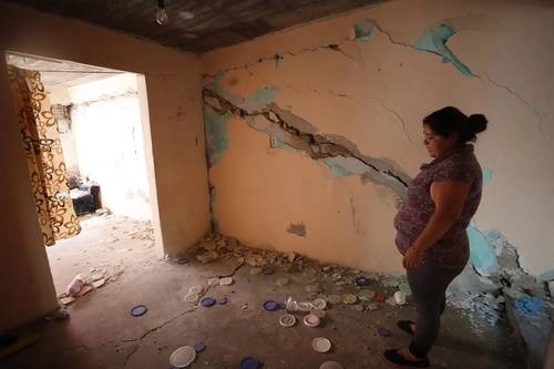 En la zona cercana al Peñón hay colonias con muchas casas afectadas.Foto La Jornada