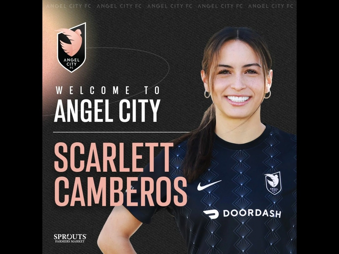 Después de haber dejado la Liga Mx Femenil por un caso de ciberacoso, la ex americanista Scarlett Camberos firmó por dos años con el club Angel City de la liga estadunidense, el 29 de marzo de 2023. Imagen tomada de Twitter @weareangelcity