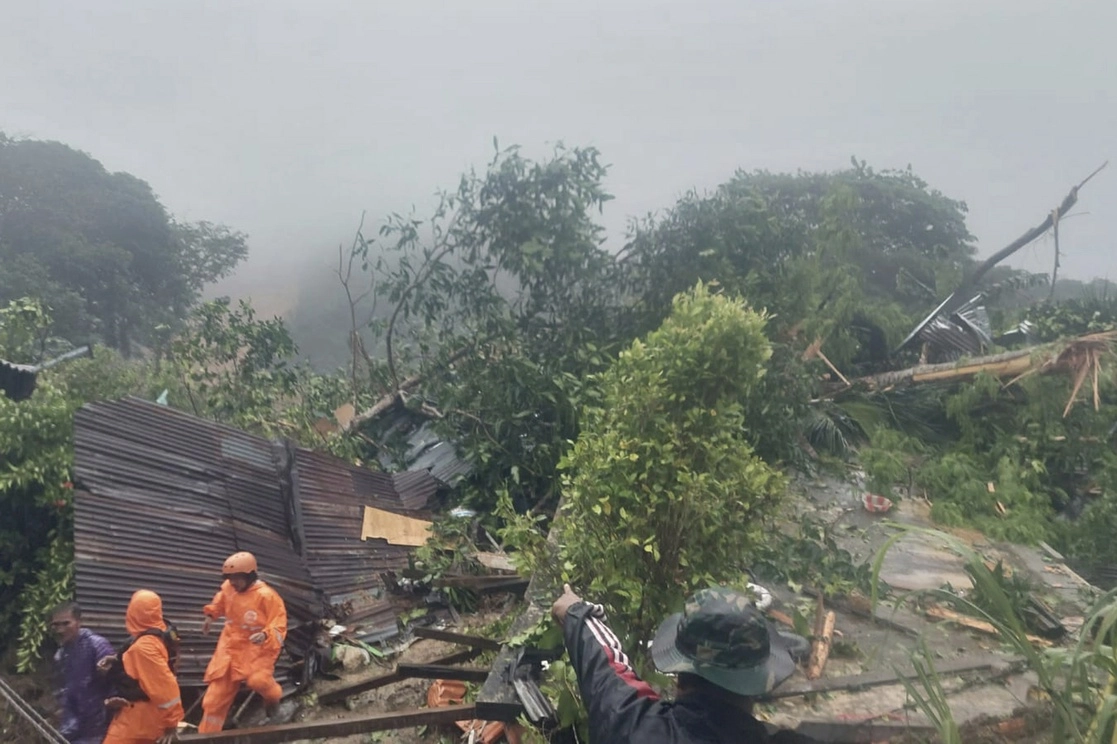 Al menos 15 personas murieron y decenas están desaparecidas debido a las lluvias torrenciales que azotan una de las islas más remotas de Indonesia, el 6 de marzo de 2023. Foto BNPB vía Ap 