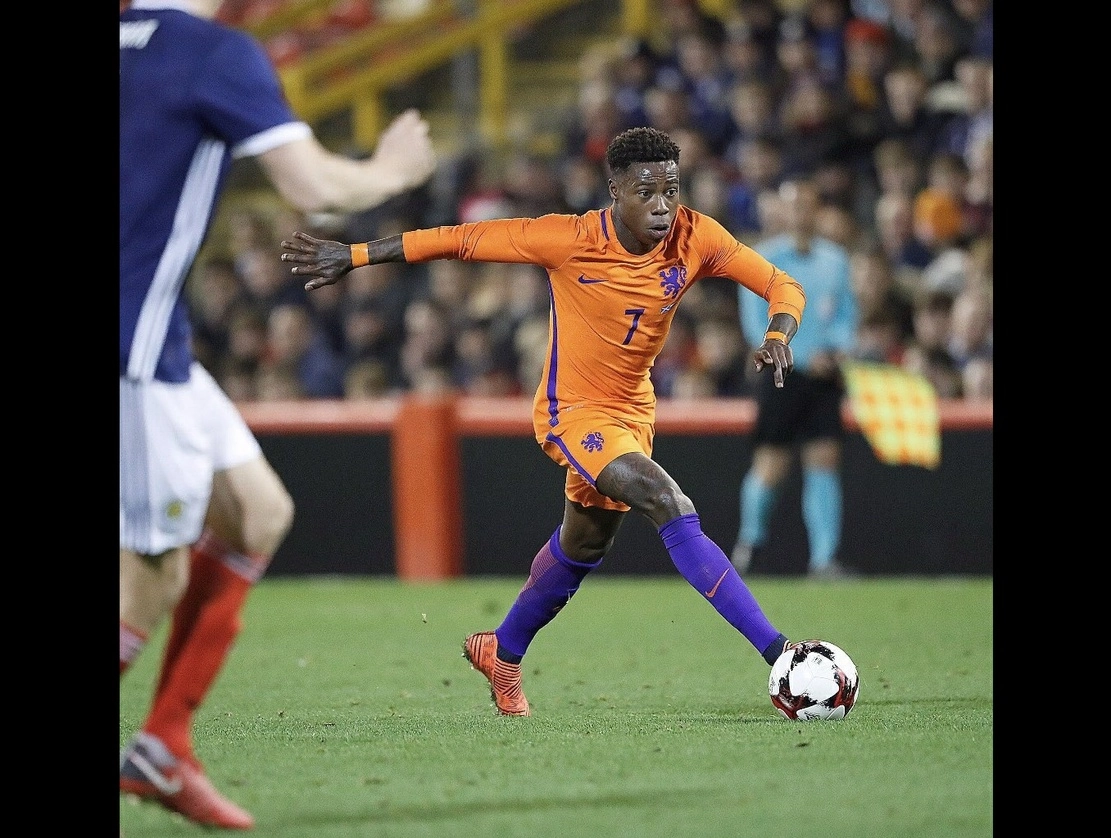 

Quincy Promes es sospechoso de causar graves lesiones físicas  a una persona a finales del pasado mes de julio. Foto Tomada del Twitter @QPromes