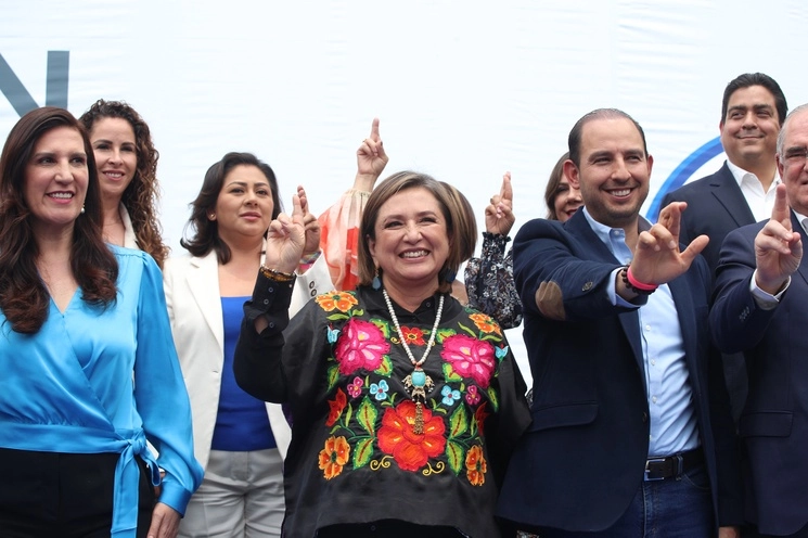 La virtual candidata de oposición, Xóchitl Gálvez, acompañada del dirigente nacional del PAN, Marko Cortés. Foto María Luisa Severiano / Archivo
