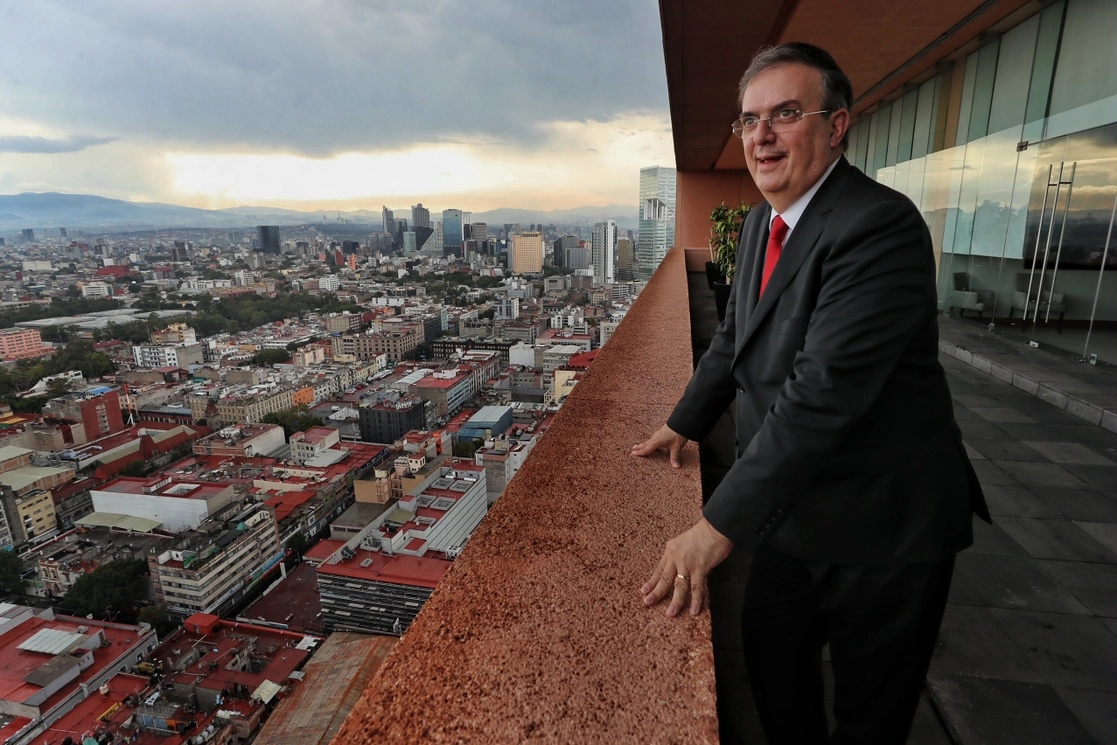 El canciller Marcelo Ebrard señaló que se diluyó el peso de América Latina y el Caribe en el mundo, mientras la cumbre de la Celac es significativa porque hacía mucho tiempo que los mandatarios no se reunían. Foto Marco Peláez