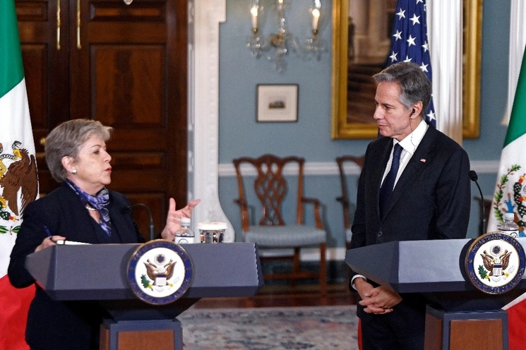 La titular de la SRE, Alicia Bárcena, en conferencia de prensa con el secretario de Estado estadunidense, Antony Blinken.Foto Afp