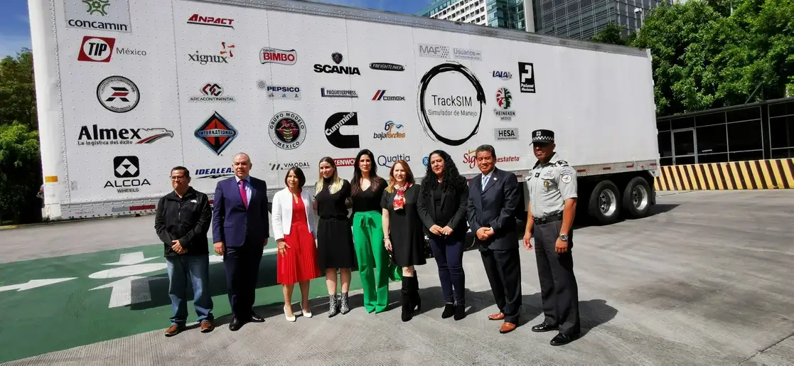 La CDMX es la cuarta parada del Rally TrackSIM organizado por la ANTP para capacitar a los conductores de autotransporte de carga en el país,y así mejorar la seguridad vial. 
Fotos. Roberto Pérez S.