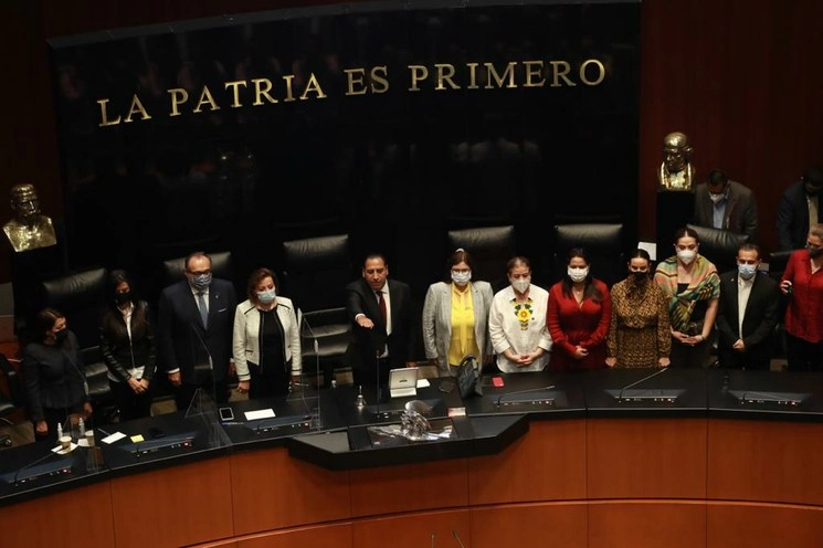 La Mesa Directiva del Senado, encabezada por el legislador Óscar Eduardo Ramírez Aguilar, toma protesta. Foto María Luisa Severiano
