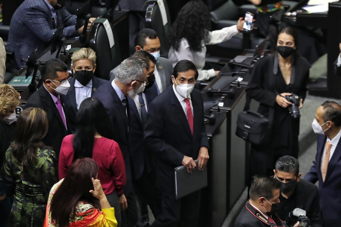 El secretario de Hacienda, Rogelio Ramírez de la O, a su llegada a la Cámara de Diputados, el 23 de septiembre de 2021. Foto Marco Peláez
