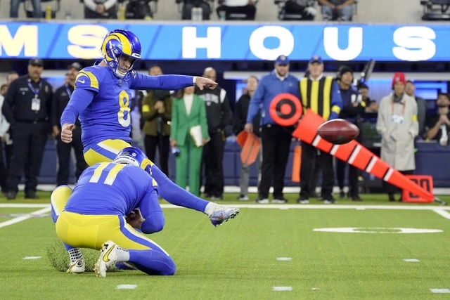 Los Rams alcanzaron la yarda 23 de los Raiders a 15 segundos de la conclusión y Mayfield completó su pase con Jefferson en una esquina posterior de la zona de anotación. Foto Ap