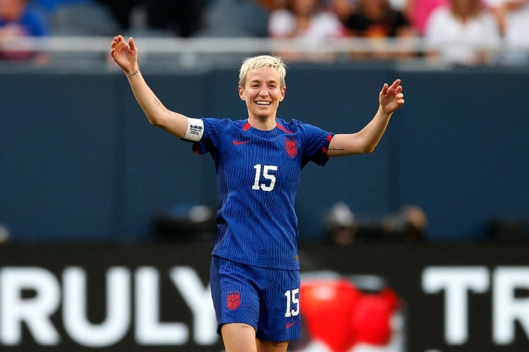 Megan Rapinoe, jugadora que marcó época, se despidió de la selección de Estados Unidos en la victoria 2-0 de un partido amistoso ante Sudáfrica. Foto Afp
