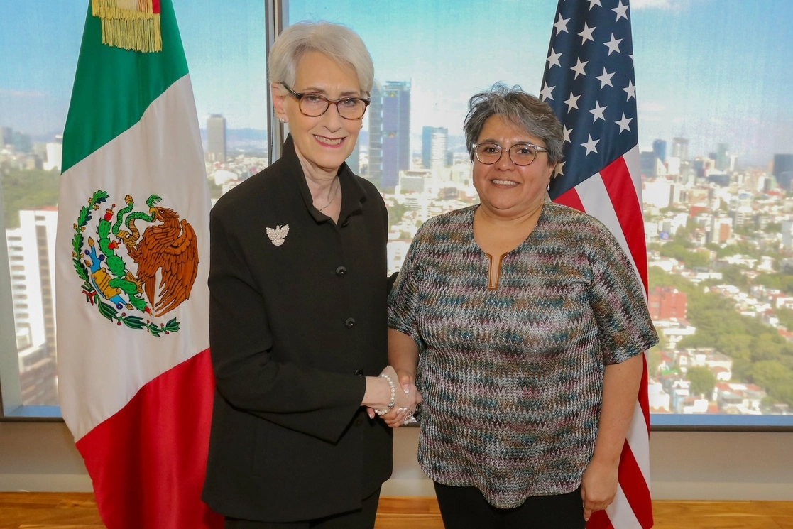 Raquel Buenrostro, titular de la Secretaría de Economía y Wendy Sherman, secretaria adjunta de Estado de EU. Foto Tomada del Twitter @SE_mx 