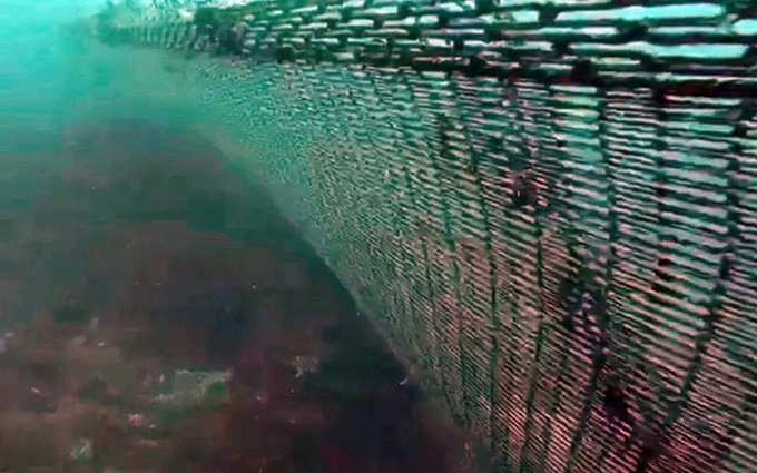 La red se quedó atrapada con unas piedras al fondo del mar. Foto redes sociales