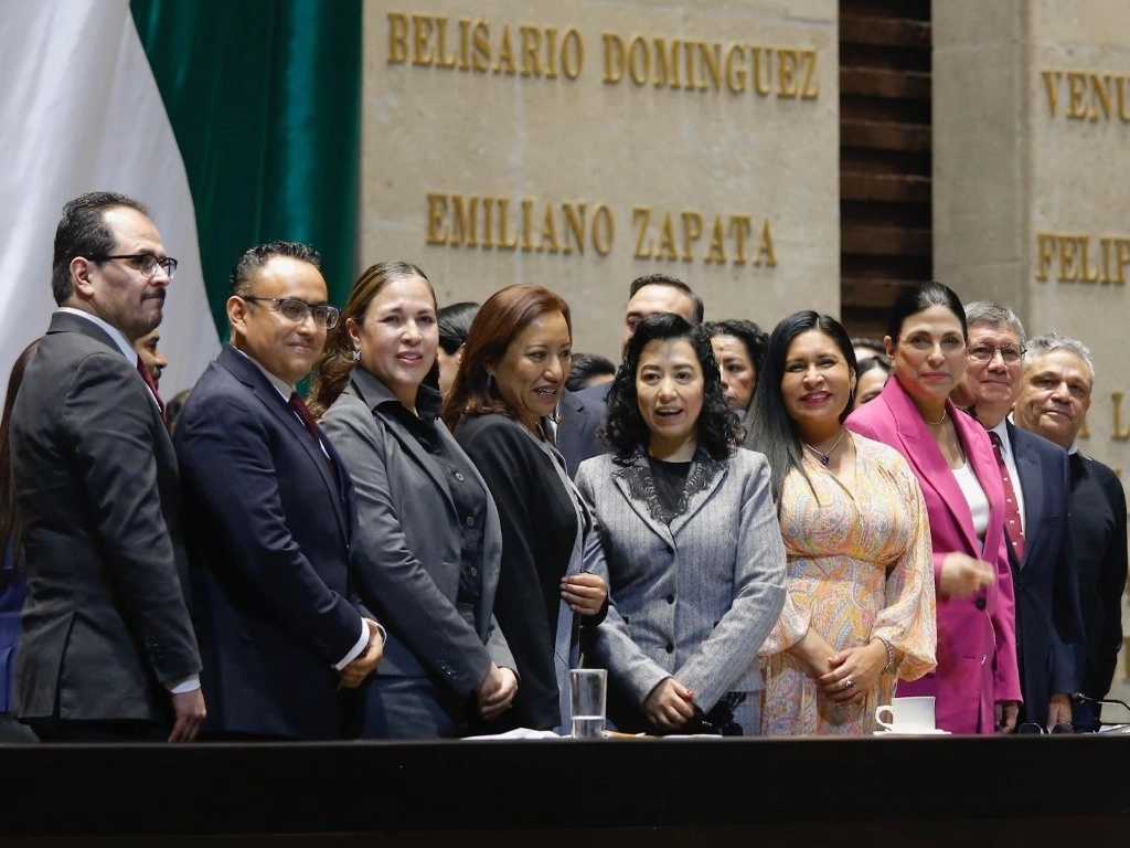 Magistrados toman posesión durante la sesión permanente de la Cámara de Diputados de San Lázaro, en la Ciudad de México, el 29 de enero de 2024. Foto María Luisa Severiano



