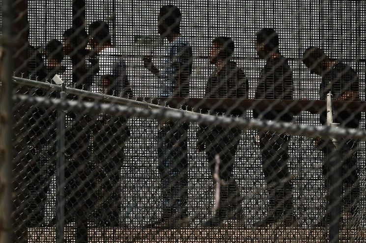 Miles de solicitantes de asilo se encuentran atrapados en ciudades fronterizas mexicanas, esperando a que se les conceda una cita para presentar una solicitud en Estados Unidos. Foto Afp / Archivo