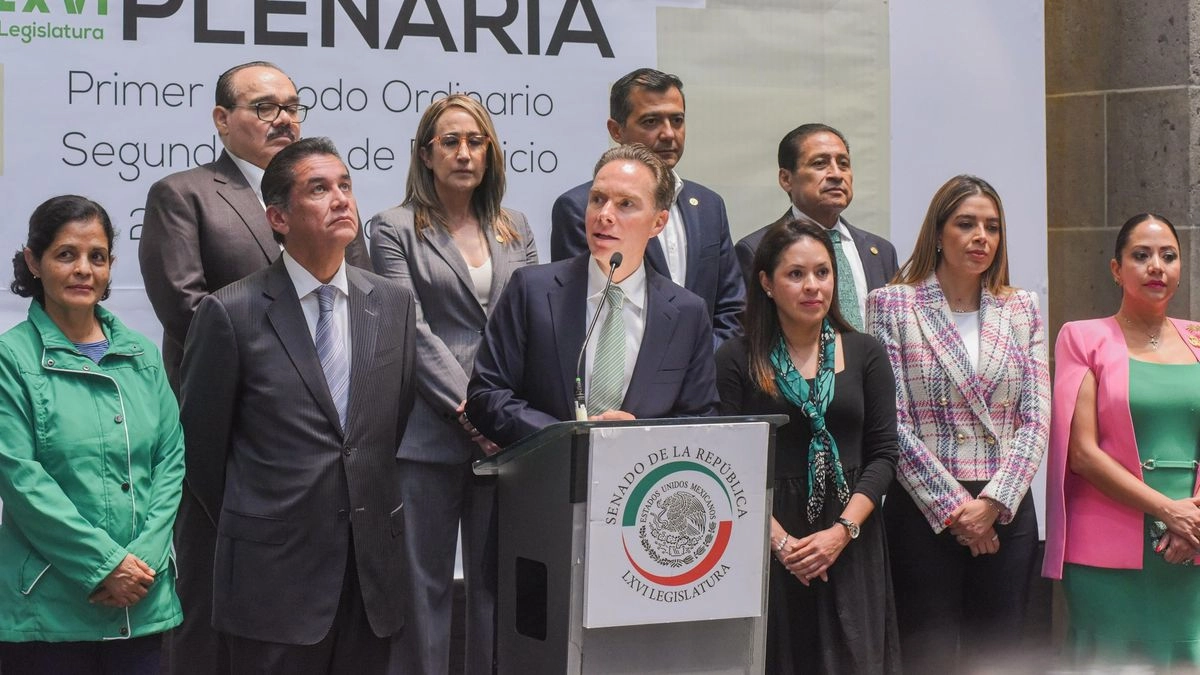 Manuel Velasco, coordinador de los senadores verdes, dijo que desde su campaña han acompañado a la primera presidenta de México y seguirán caminando a su lado durante su gestión.