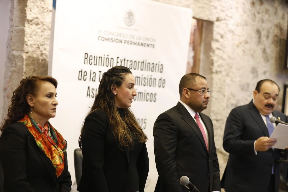 La legisladora Dolores Padierna, María del Carmen Bonilla, nueva subsecretaria de Hacienda; Omar Reyes Colmenares, nuevo titular de la UIF, y el legislador Jorge Carlos Ramírez Marín, durante la sesión de la Permanente 