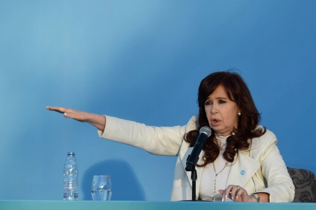 Cristina Fernández de Kirchner también fue inhabilitada de forma perpetua para ejercer cargos públicos. Foto Ap