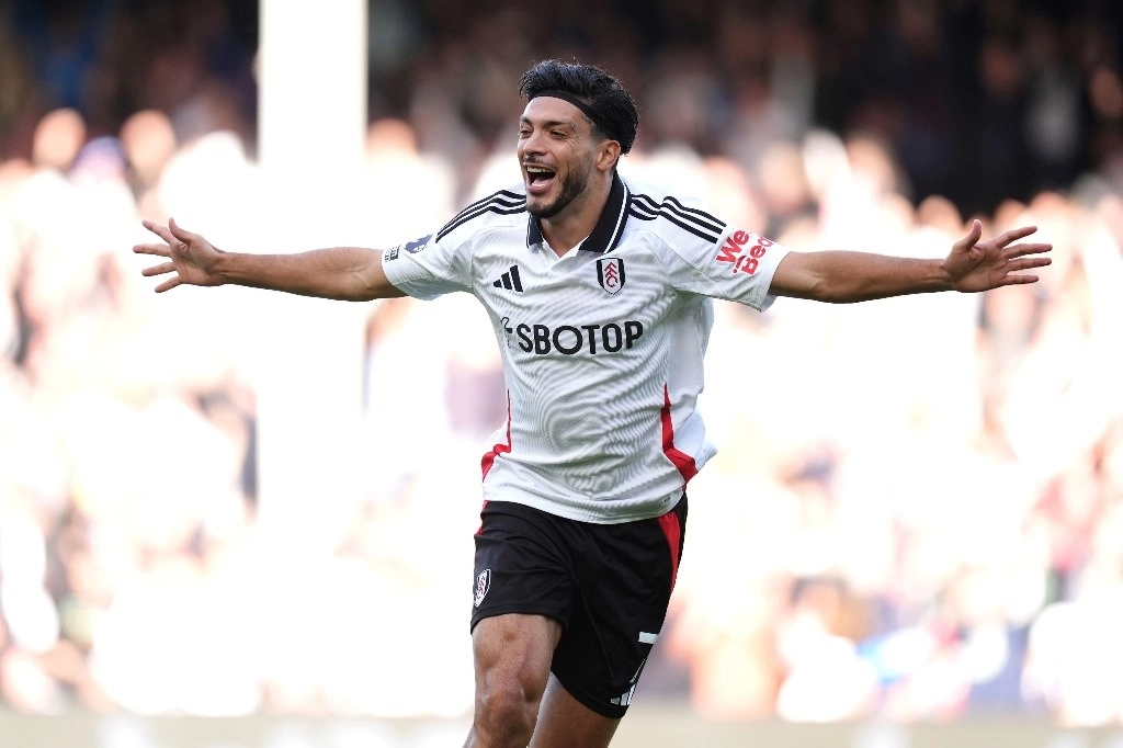 El mexicano Raúl Jiménez marcó el primer gol del partido ante Aston Villa al minuto cinco de juego, en el estadio Craven Cottage, el 19 de octubre de 2024. Foto Ap