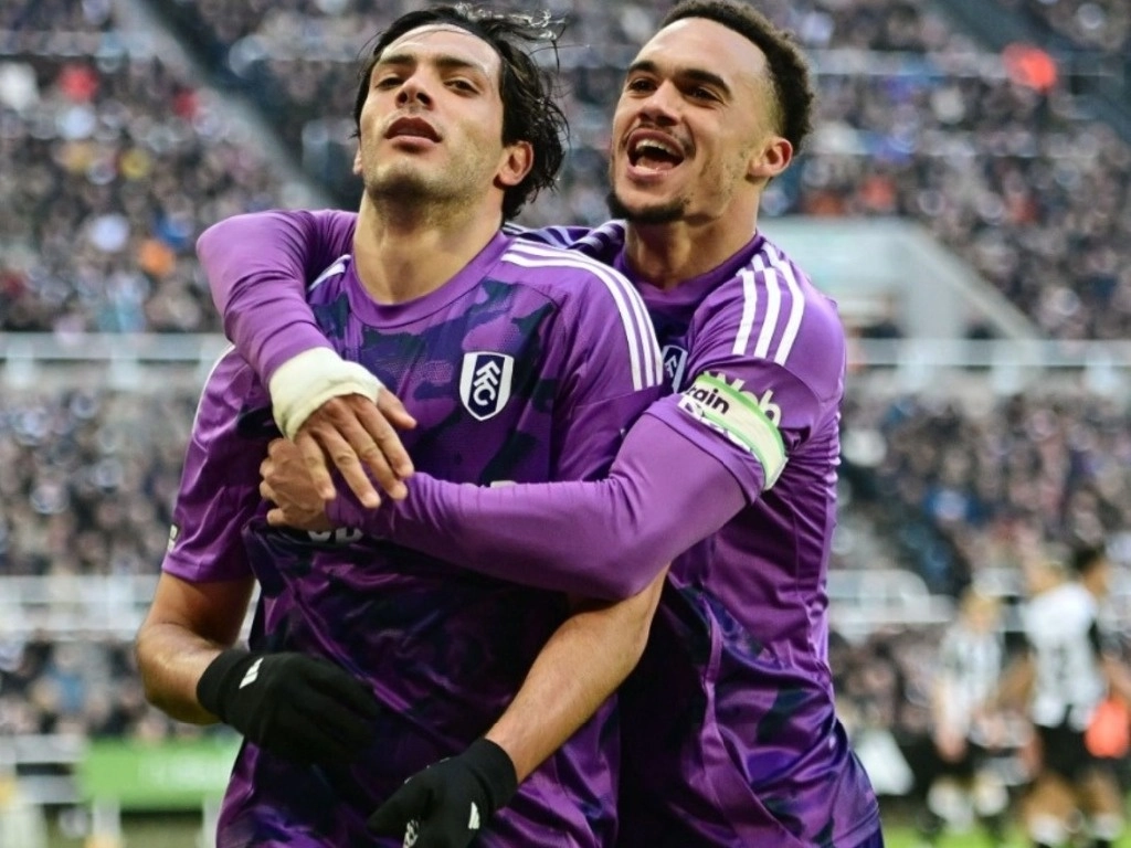 El mexicano Raúl Jiménez ya llegó a la cifra de 56 goles en su paso por la Liga Premier. Foto Tomada de X @FulhamFC

