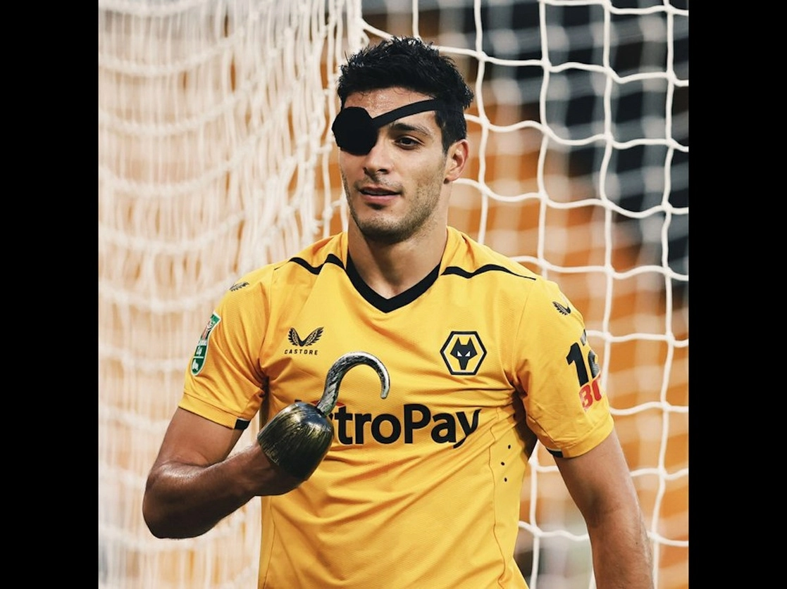 Jiménez parece la opción principal en el ataque de la selección mexicana para el Mundial que arranca el 21 de noviembre. Foto tomada del Twitter de @Wolves
