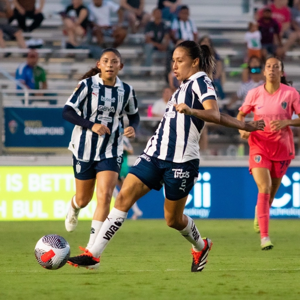 El conjunto regiomontano movió sus piezas para reforzar sus líneas, pero las estadunidenses fueron más hábiles en el ataque. Foto tomada de X @WeAreRayados.