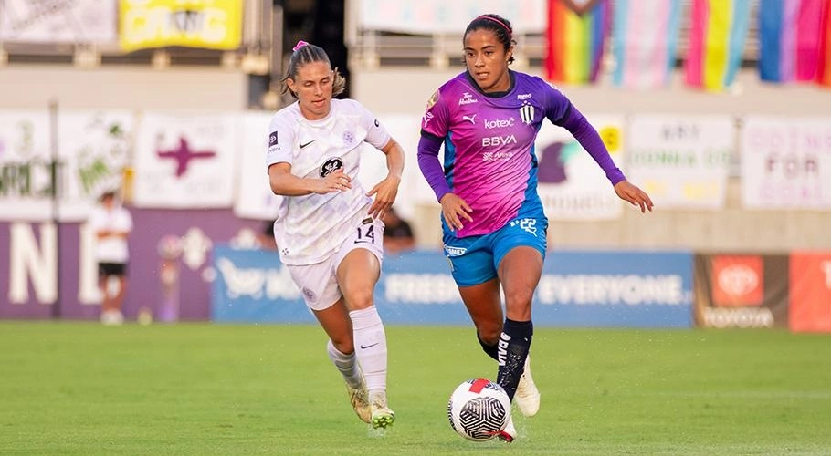 Las Rayadas iniciaron el duelo con ventaja en el estadio Lynn Family, en Kentucky. Cuando Fátima Servin sacudió las redes. No obstante, el club estadunidense reaccionaría poco después. Foto rayados.com