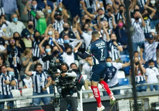 Rogelio Funes Mori festeja su anotación durante el encuentro. Foto Afp