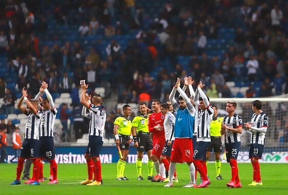 Jugadores de Monterrey festejan al término del encuentro. Foto Jam Media