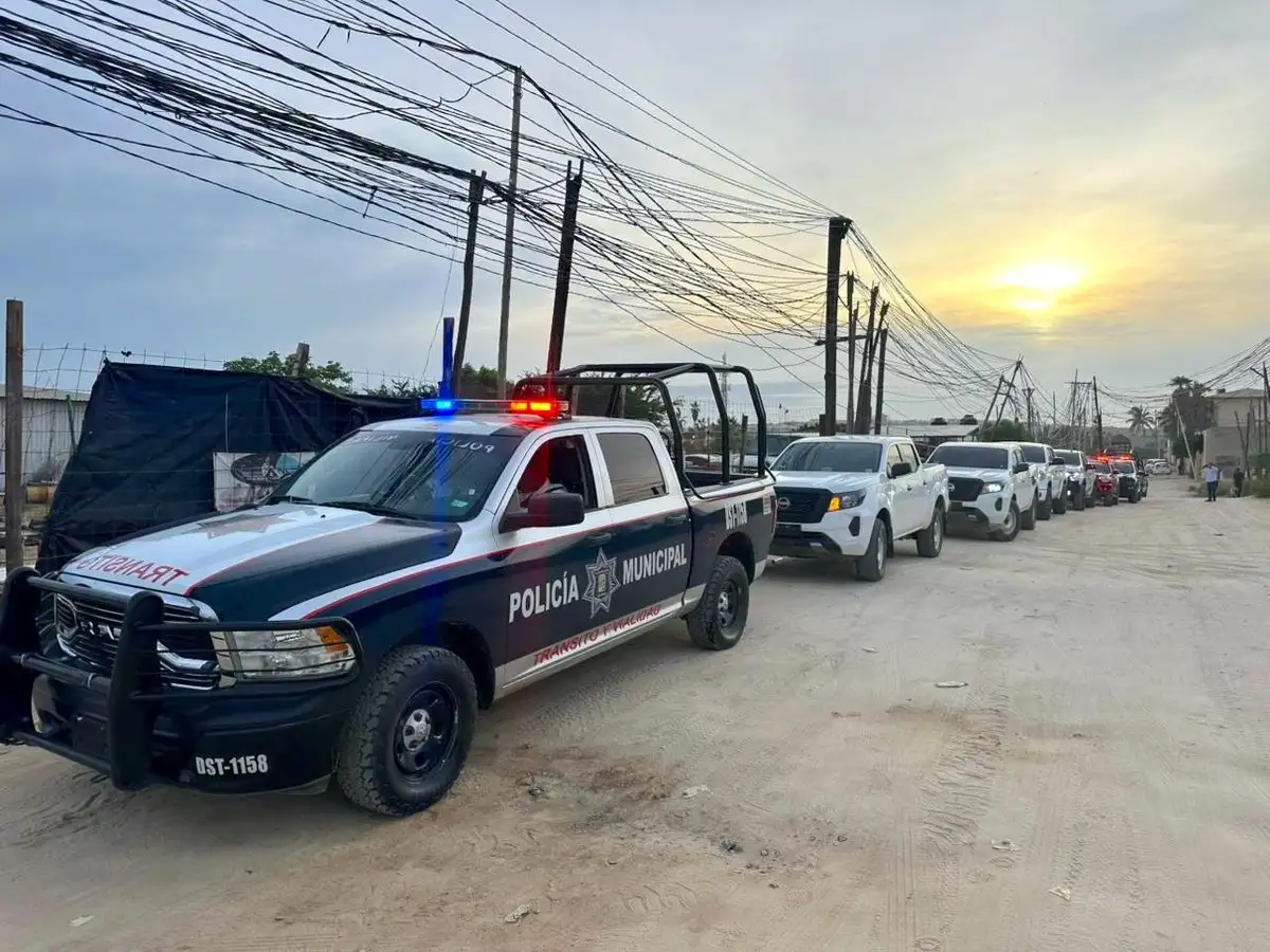 El gobernador de BCS, Víctor Manuel Castro Cosío, destacó que las autoridades de los tres órdenes de gobierno y las fuerzas armadas se encuentran en estado de alerta y coordinadas para atender cualquier eventualidad. Foto cortesía Ayuntamiento de Los Cabos