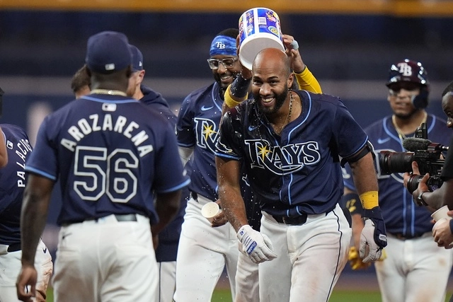 Rosario pegó luego un hit con las bases llenas por la raya de la antesala, para empujar a Palacios y resolver el duelo. Foto Ap

