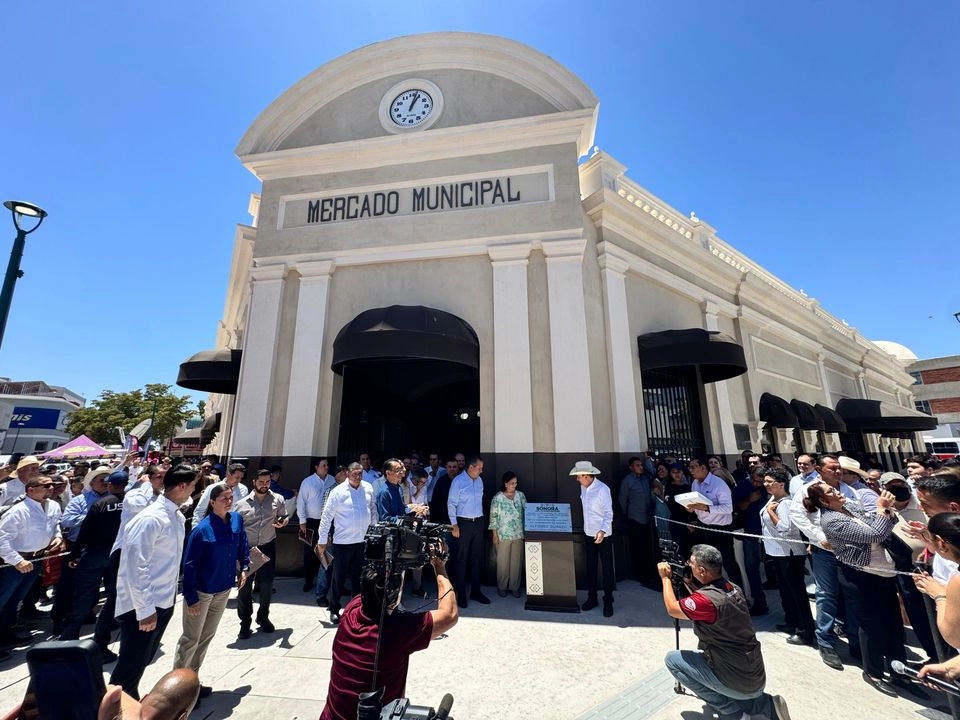 La remodelación del Mercado. No. 1, en Hermosillo Sonora, respeto la arquitectura tradicional del inmueble. Este lunes autoridades encabezaron la reapertura. Foto 