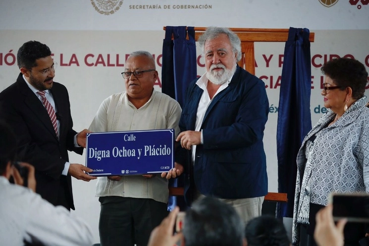Martí Batres, hermano de Digna Ochoa, Alejandro Encinas, Ernestina Godoy participan  a la inauguración de la calle Digna Ochoa y Plácido, cumplimiento del Estado mexicano a la sentencia de la Corte Interamericana de Derechos Humanos. Cita a un costado de las instalaciones de la Fiscalía General de Justicia de la Ciudad de México, en la colonia Doctores, en la Ciudad de México, 15 de Mayo de 2023. Foto Cristina Rodríguez 