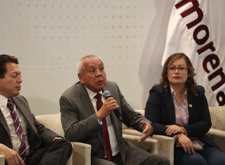 El director del Instituto Nacional de Migración, Francisco Garduño, durante su participación en la sesión plenaria de Morena en San Lázaro. Foto José Antonio López