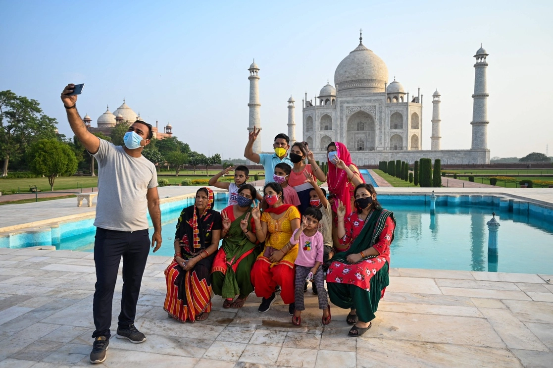 El Taj Mahal reabrió al público este miércoles. Foto Afp 