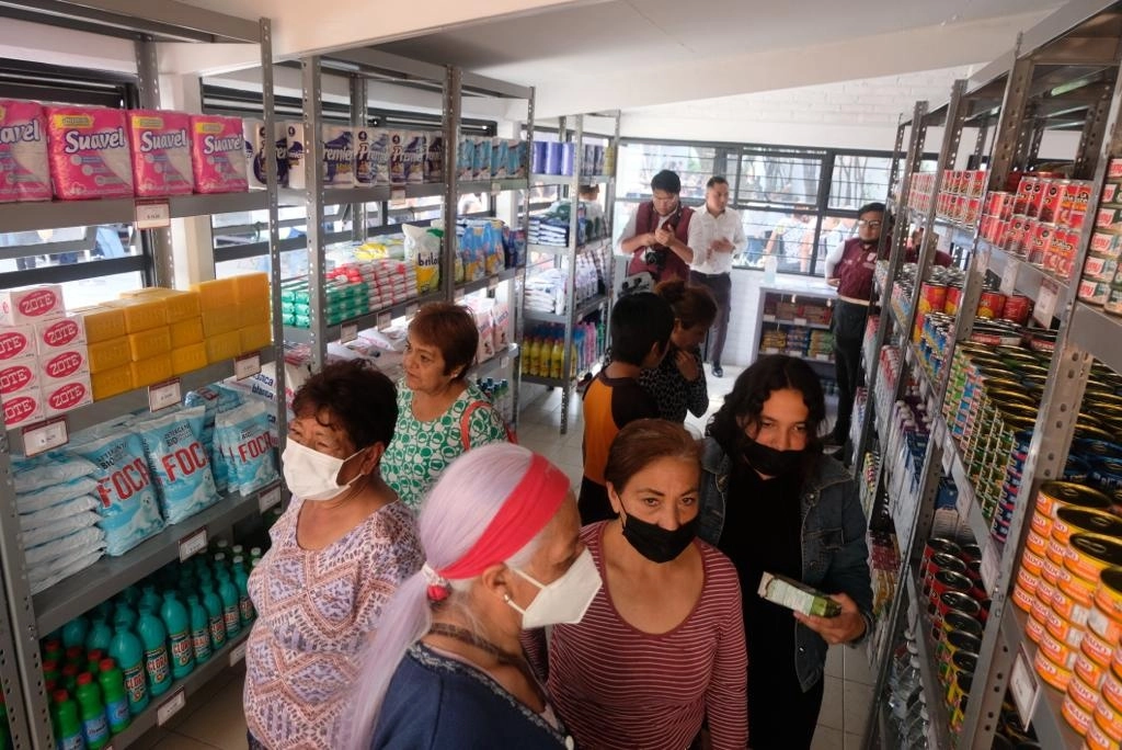 Una de las tiendas Diconsa que abrieron nuevamente al público se ubica en la colonia Morelos. Foto José Antonio Lópéz