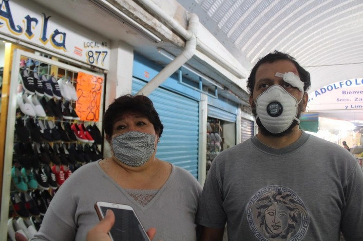 Locatarios de comercios no esenciales del mercado central “Adolfo López Mateos” de Cuernavaca, piden se les permita vender sus productos. Foto Rubicela Morelos Cruz