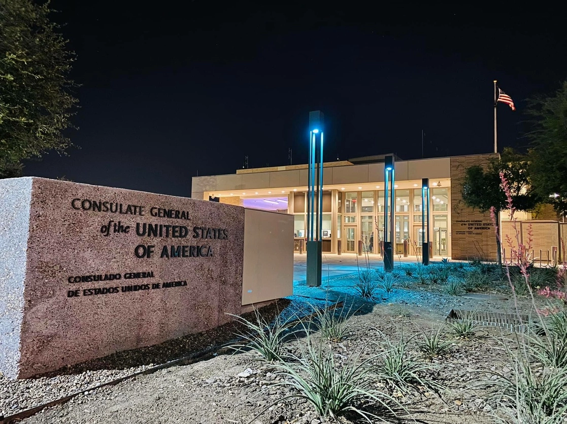 Autoridades estadunidenses informaron la reapertura de los servicios consulares de esa sede en la fronteriza ciudad de Tamaulipas, aunque remarcaron que el aviso de viaje para sus ciudadanos sigue en el nivel máximo de riesgo. Foto tomada del Facebook de @consuladonuevolaredo / Archivo