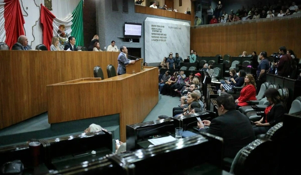 Esta nueva conformación del congreso, implicaría que los bandos en disputa tendrían que negociar y cabildear para sacar adelante los asuntos que requieren la mayoría calificada de 28 votos. Foto tomada de Facebook @congresonl / Archivo