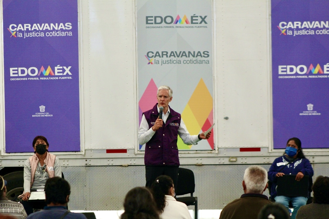 En Chiconcuac, el gobernador Alfredo del Mazo reinició los trámites presenciales de las Caravanas de la Justicia, el 23 de junio de 2021. Foto Javier Salinas Cesáreo