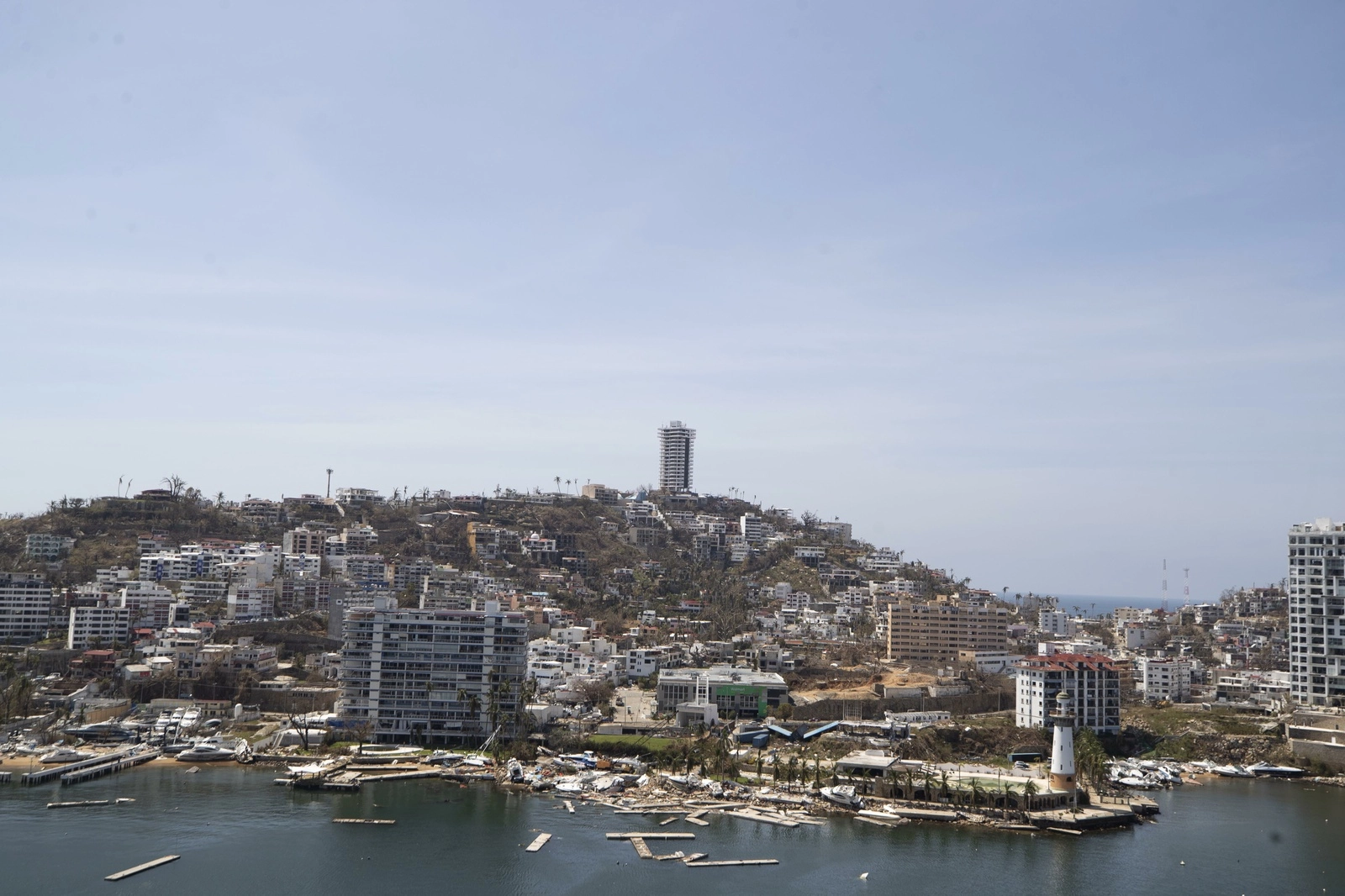 En la reconstrucción de Acapulco, uno de los principales puntos es la reactivación económica, aseveró el presidente del Consejo Coordinador Empresarial (CCE), Francisco Cervantes. Foto Alfredo Domínguez / Archivo

