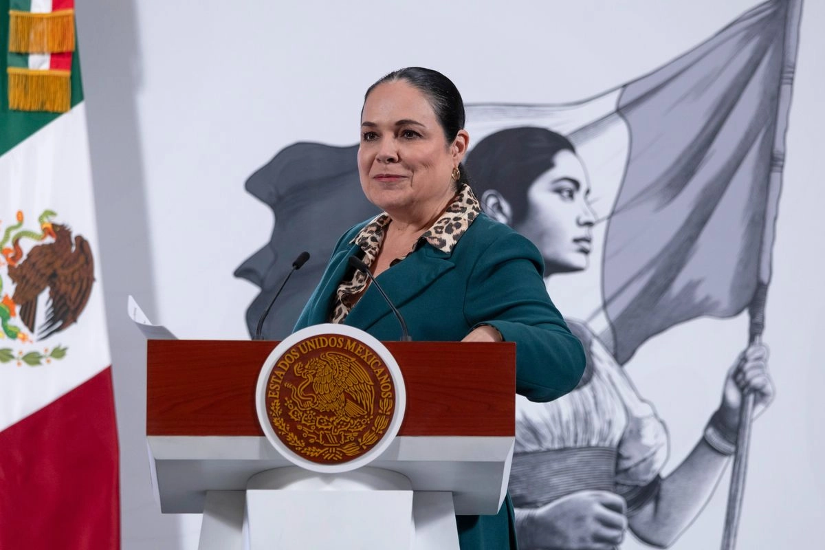 La titular del Indep, Mónica Fernández, durante la conferencia presidencial matutina desde Palacio Nacional, en la Ciudad de México, el 24 de julio de 2025. 