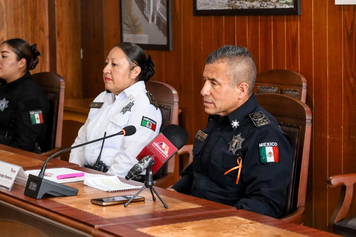 El director general de Seguridad Pública y Movilidad, Roberto Herández Romero durante conferencia de prensa. Foto 