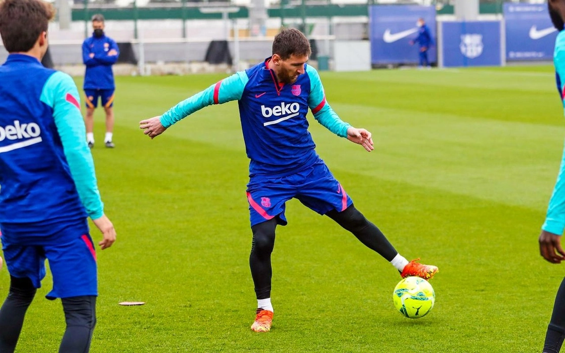 Entrenamiento del Barcelona previo al clásico español ante el Real Madrid. Imagen tomada de @FCBarcelona_es