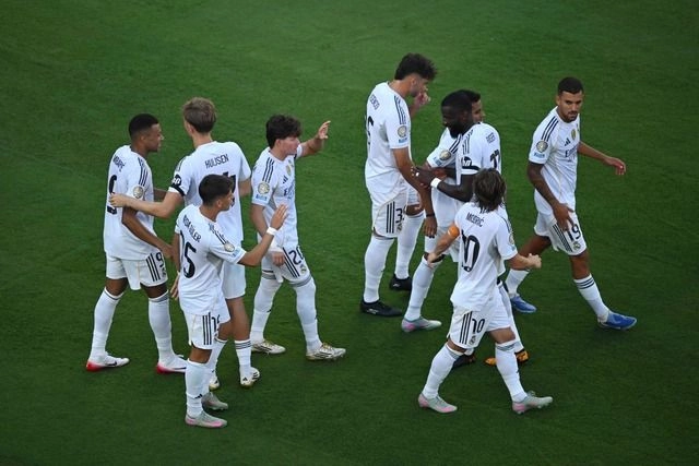 Futbolistas del Real Madrid al término del encuentro ante el Borussia Dortmund en el Mundial de Clubes. Foto 